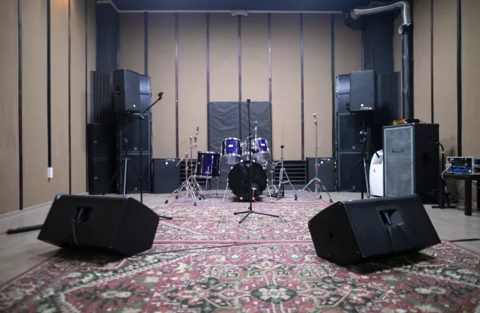 Студия звукозаписи "High-gain studio".