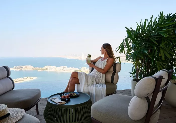 Бассейн "Aura skypool lounge"