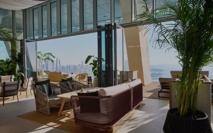 Бассейн "Aura skypool lounge"