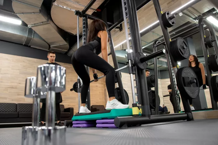 Фитнес-клуб "Alex Fitness".