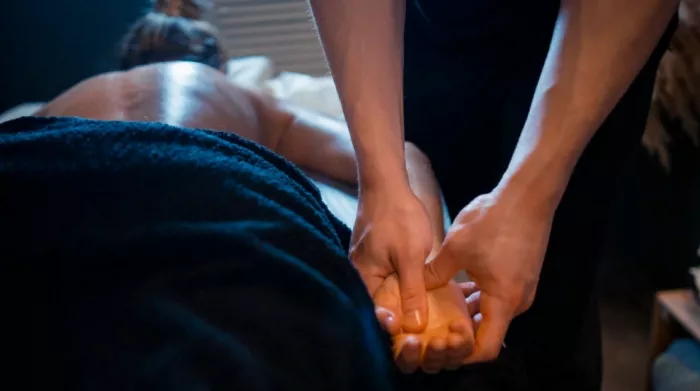 Сеть массажных студий "Lay Back".