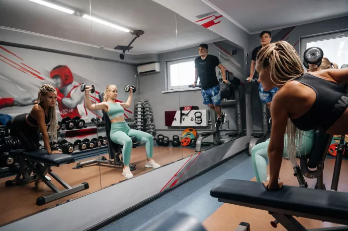 Фитнес-клуб "Xs-fit".