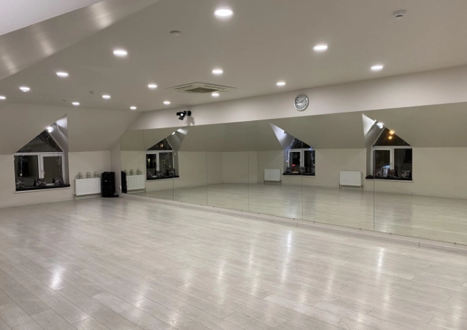 Центр "V-dance studio".