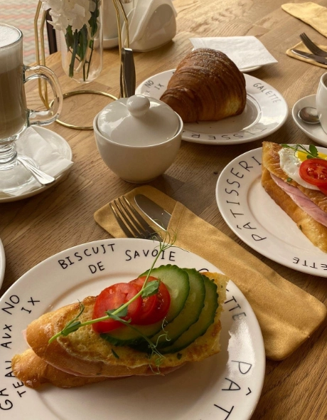 Кафе-кондитерская "Theo Cafe".