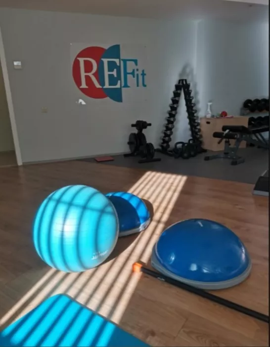Фитнес-студия "Refit".
