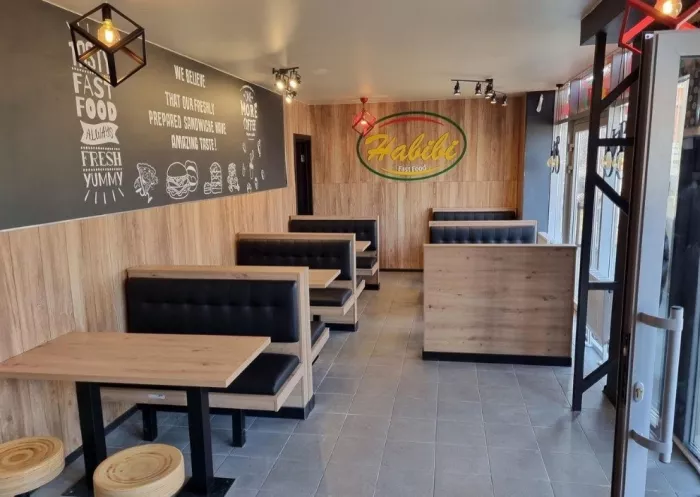 Кафе "Habibi Fastfood".