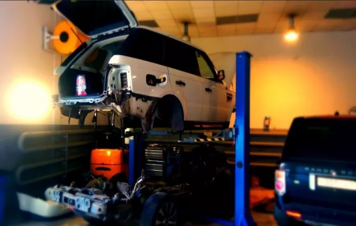 Автотехцентр "INROVER".