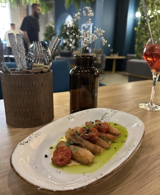 Кафе "Veches lounge bar and kitchen".