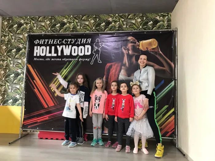Фитнес-студия"Hollywood".