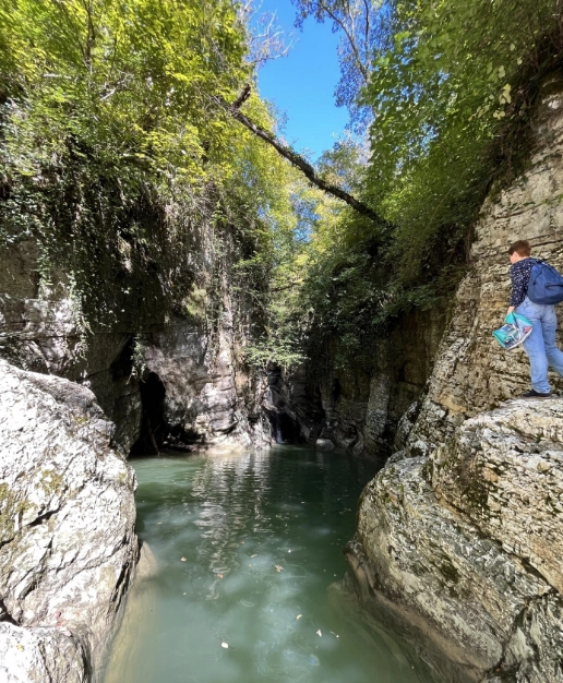 Нижний Агурский водопад «Чёртова купель»