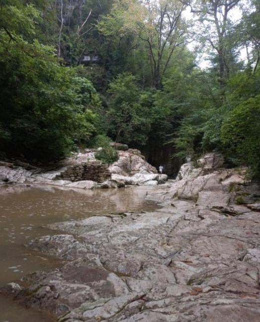Нижний Агурский водопад «Чёртова купель»