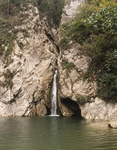 Средний Агурский водопад