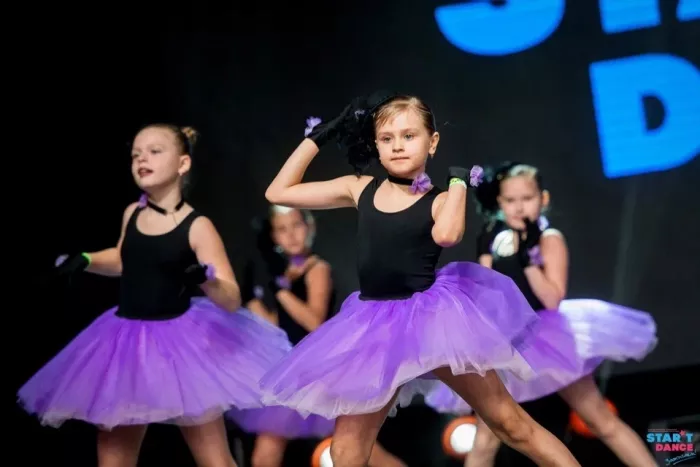 "Dance Evolution Studio"