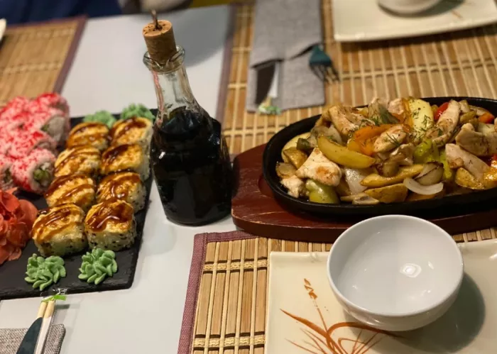 Кафе "Sushi 100".
