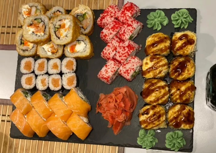 Кафе "Sushi 100".