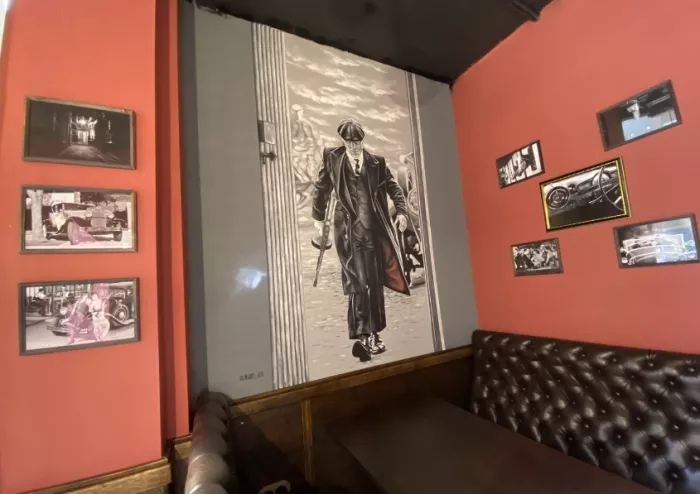 Бар "Blinders Bar".