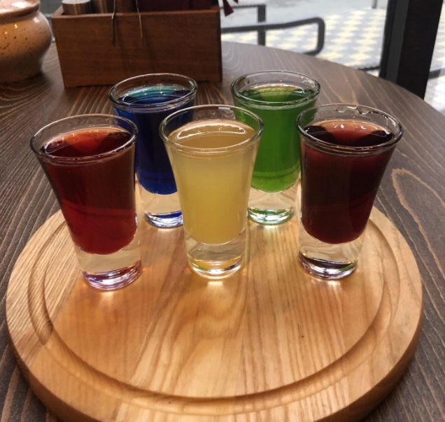 Бар "Blinders Bar".