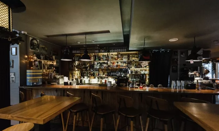 Кафе-бар "Tin Woodman Bar".