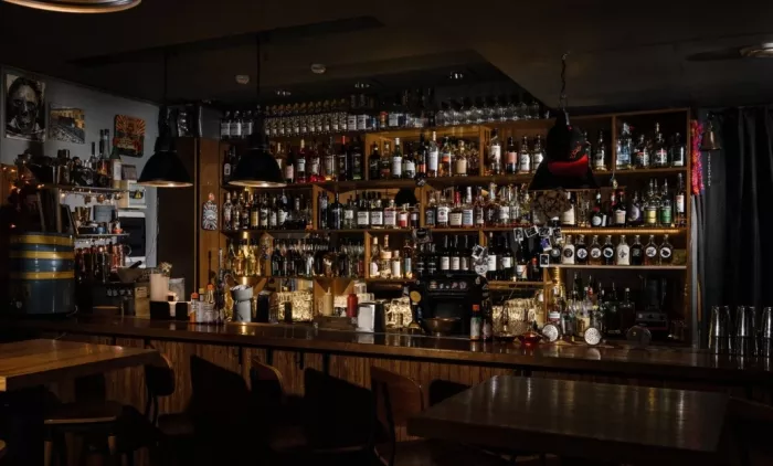 Кафе-бар "Tin Woodman Bar".