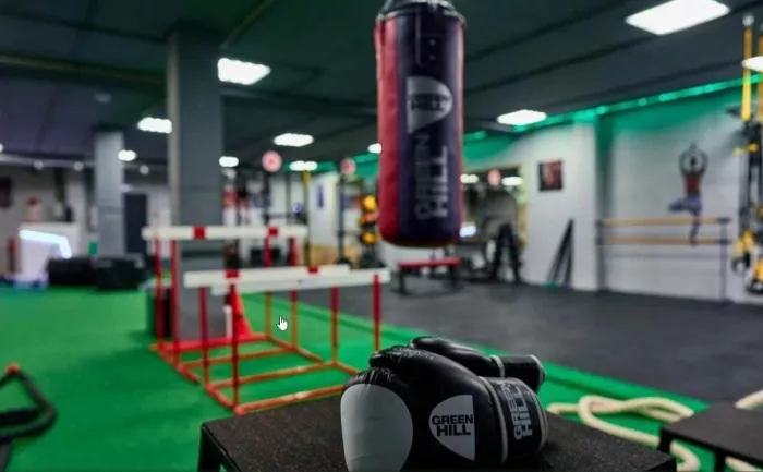 Фитнес-клуб "Performance Fitness".