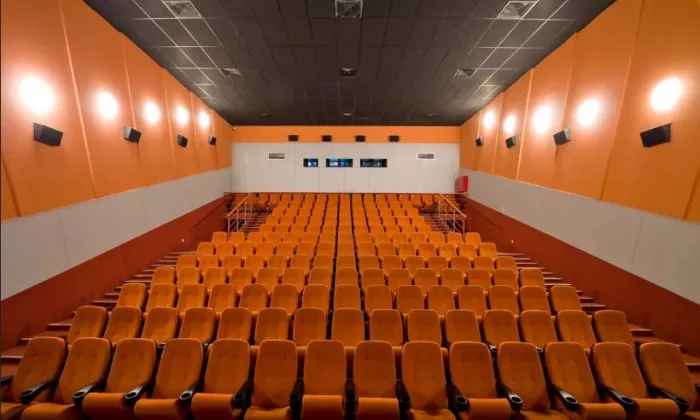 Кинотеатр "Чарли" в  ТЦ "Вавилон".