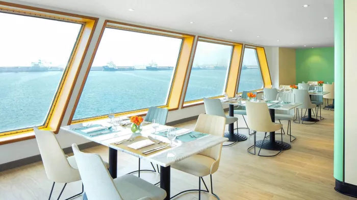 Отель "Queen Elizabeth 2 Hotel" 4*.