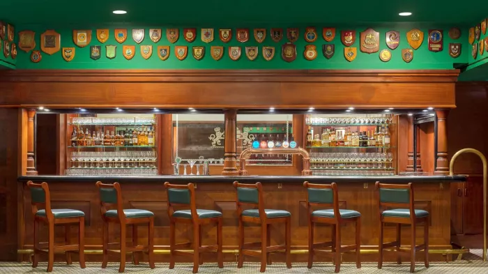 Отель "Queen Elizabeth 2 Hotel" 4*.