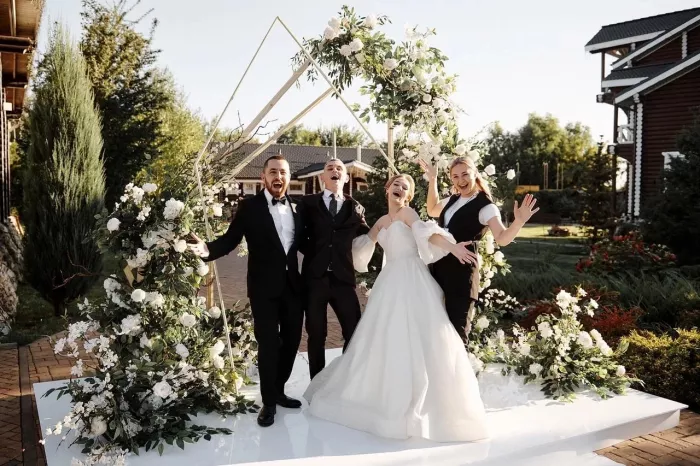 Агентство свадебных услуг "Weddingdom".