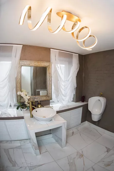 Косметологическая клиника "Nude Estetic Center".