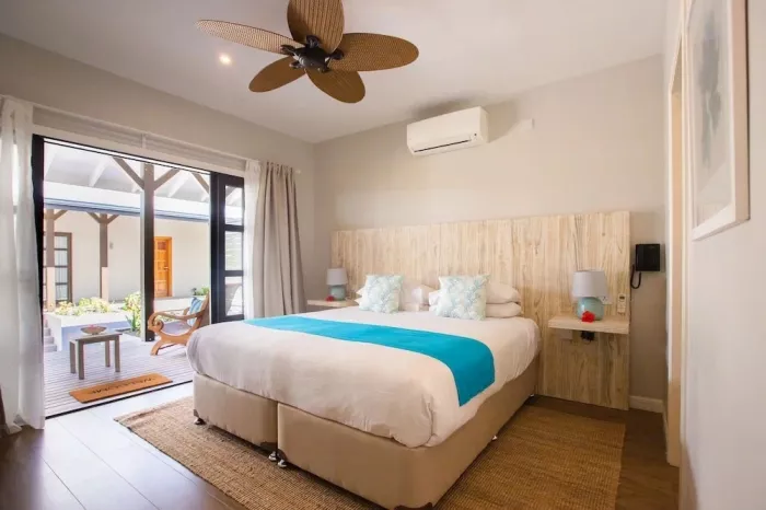 Отель "Le Nautique Luxury Waterfront Hotel"