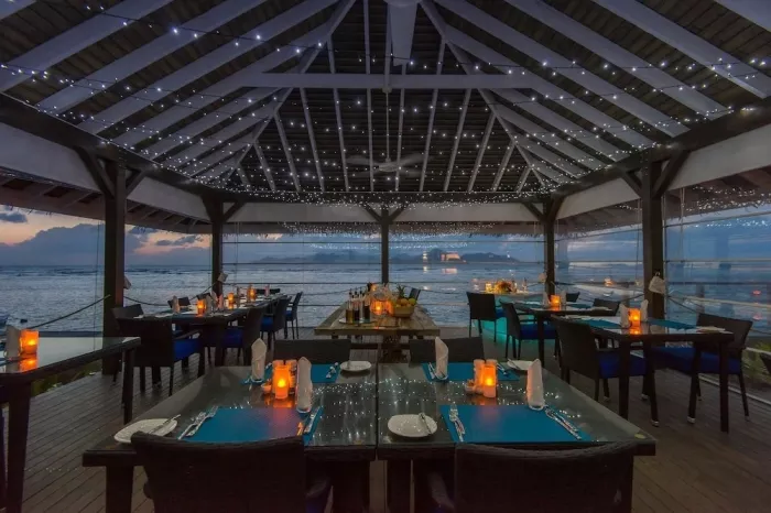 Отель "Le Nautique Luxury Waterfront Hotel"