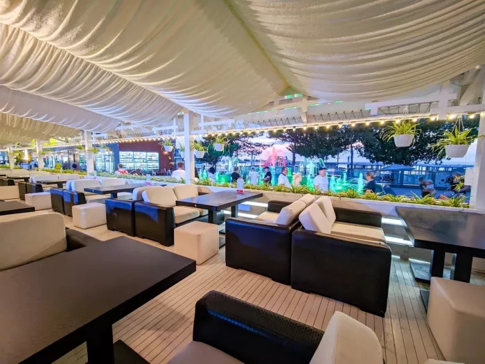 Ресторан "Lounge Beach".