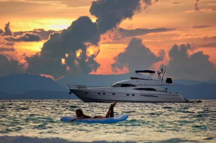 Аренда яхт и катеров "Yachts Calypso".