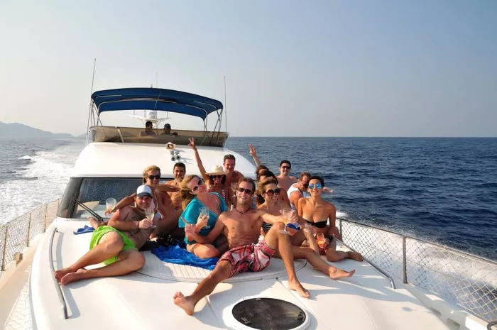 Аренда яхт и катеров "Yachts Calypso".