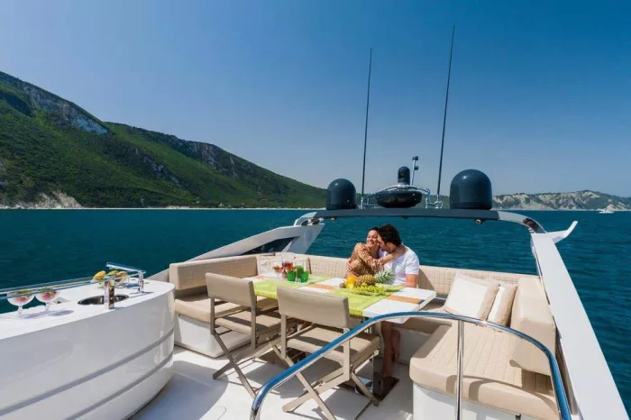 Аренда яхт и катеров "Yachts Calypso".