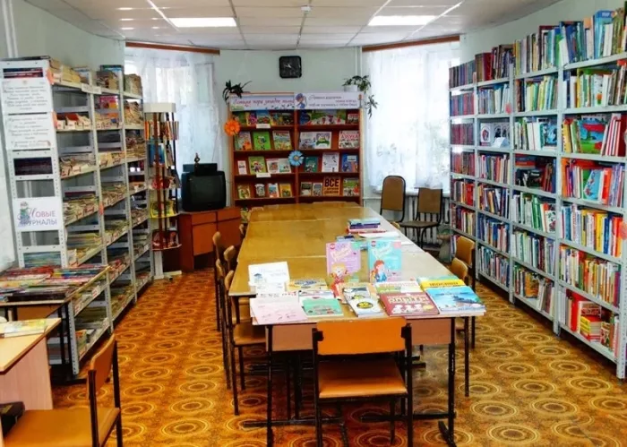 "Детская библиотека им. Ильича".