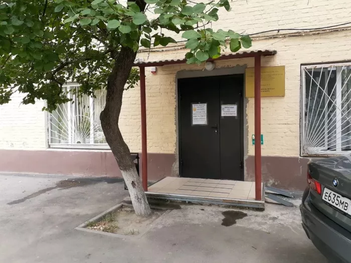 "Детская библиотека им. Ильича".