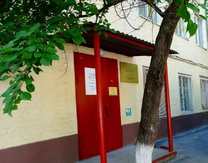"Детская библиотека им. Ильича".