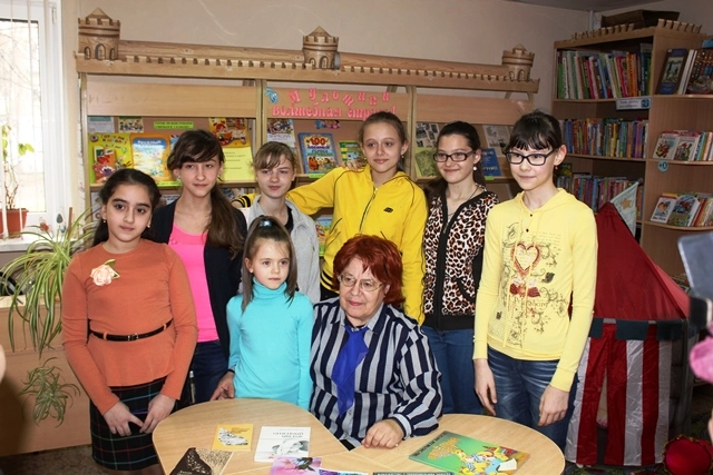 "Детская библиотека имени П. Г. Аматуни".