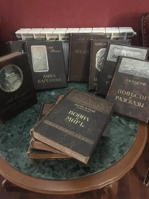 "Антикварный кабинет Две Эпохи".