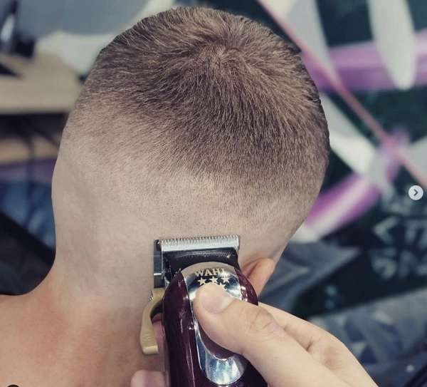 "SDF MEN" BARBERSHOP.