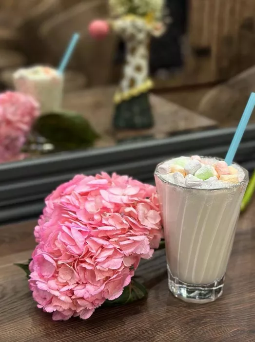 Coffee & Flowers "Giraffe".