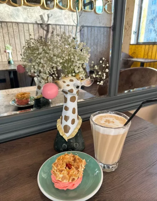 Coffee & Flowers "Giraffe".