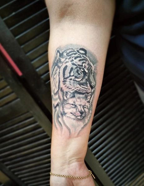 Тату-салон "Tattoo Bolt Crew".