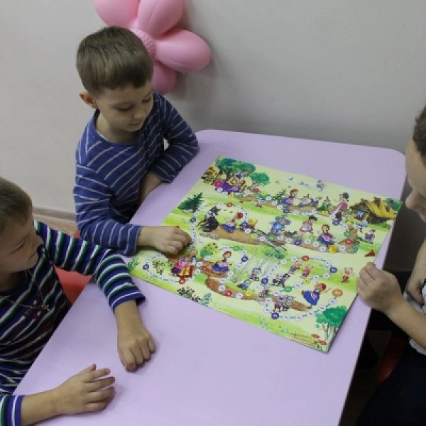 ​Детский центр "Шаг за шагом".