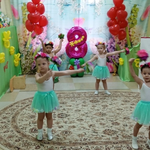 ​Детский центр "Шаг за шагом".
