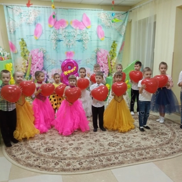 ​Детский центр "Шаг за шагом".