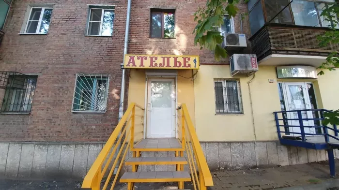 "Ателье по ремонту и пошиву одежды на Мечникова".