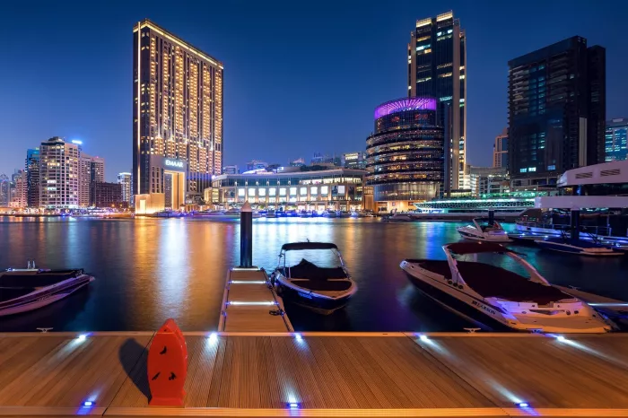 Яхт клуб "Dubai Marina Yacht Club"