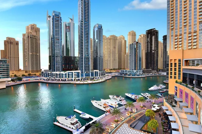 Яхт клуб "Dubai Marina Yacht Club"